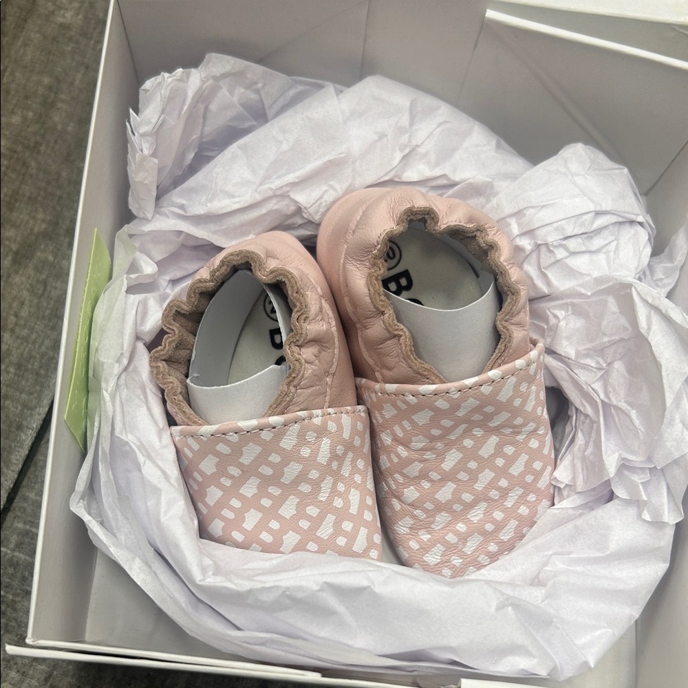 Boss Soft Pink Baby Walker Shoes NEW - Picture 3 of 4
